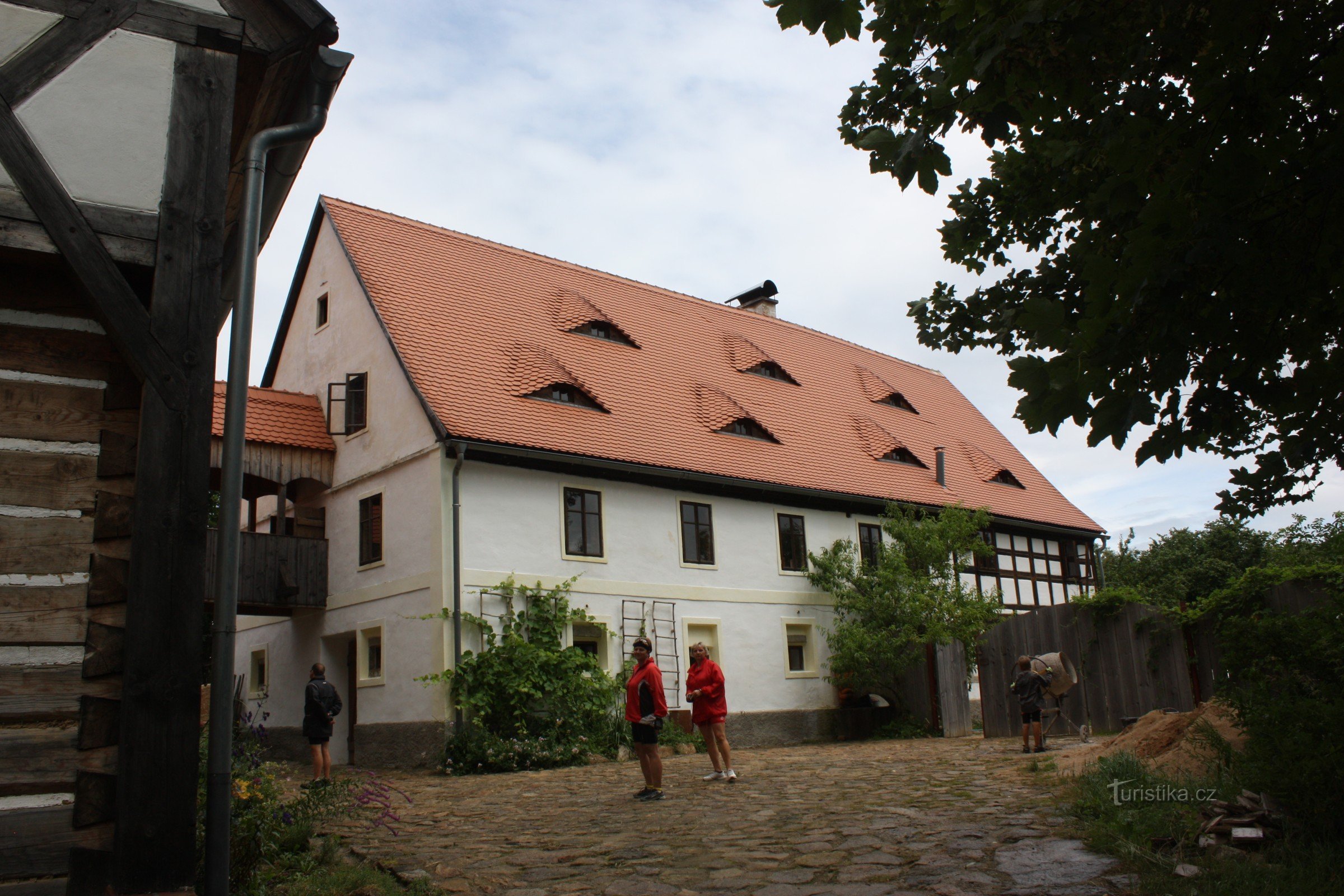 Bâtiment de ferme d'origine reconstruit