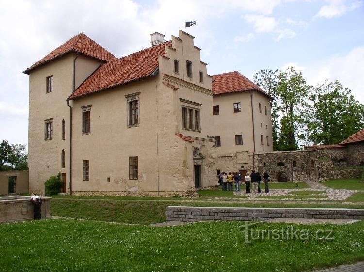 Edifícios do castelo reconstruído