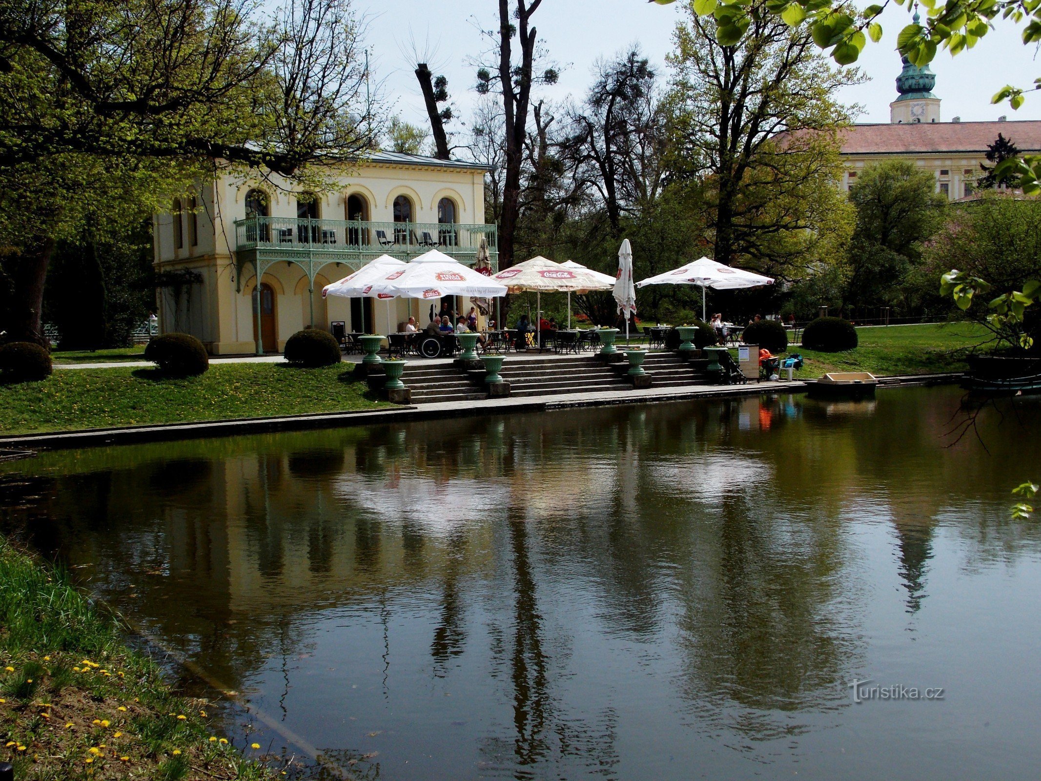 Relaxace na Dlouhém rybníce v Podzámecké zahradě v Kroměříži