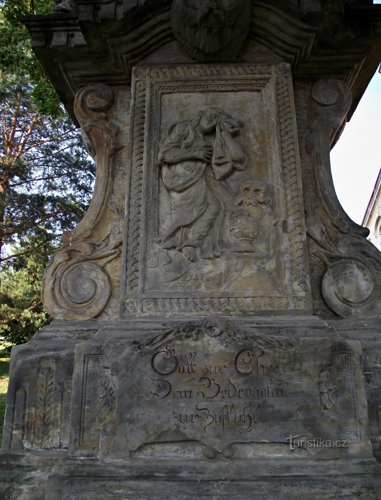 a síró Mária Magdolna domborműve
