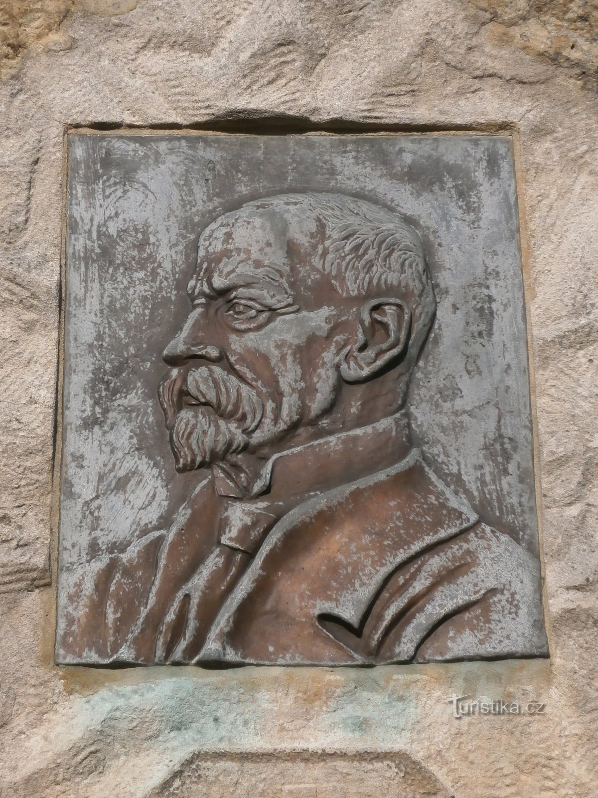 TGM-relief på monumentet over de dræbte i Første Verdenskrig (Třebeš)