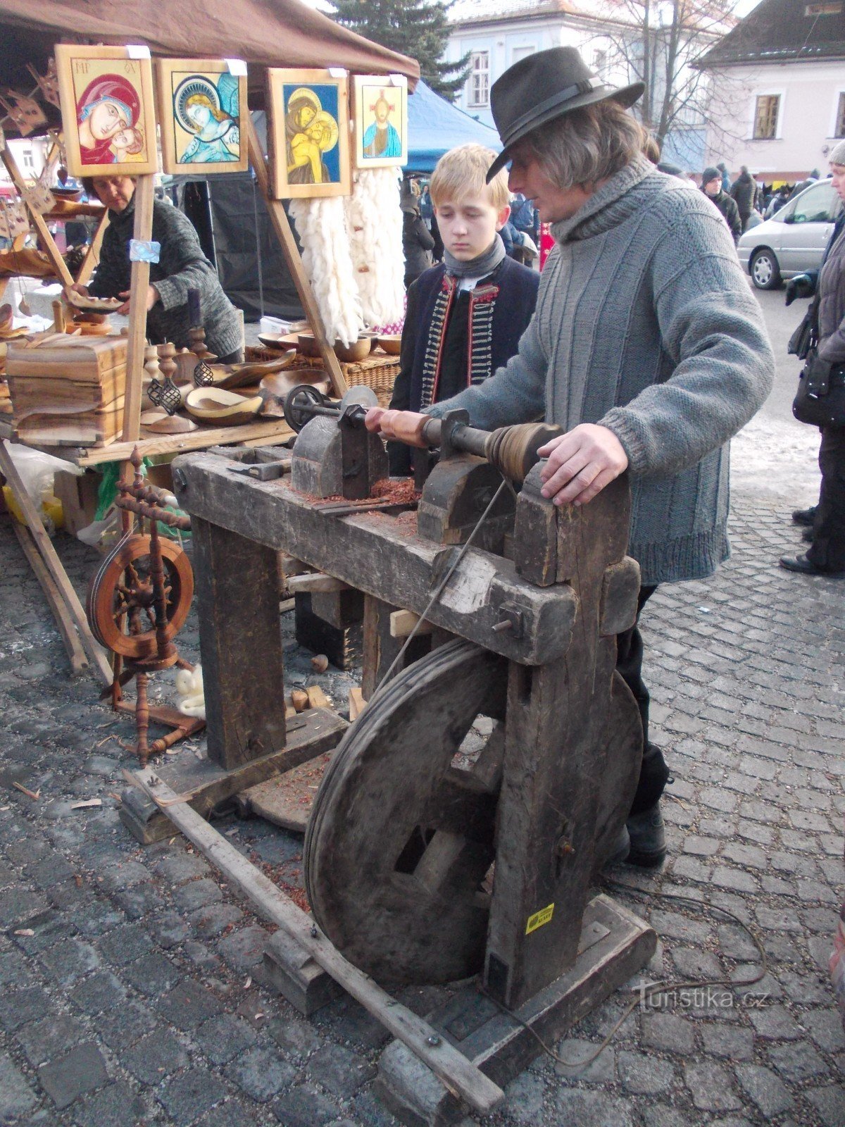 artigiano al lavoro