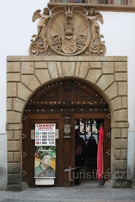 Cổng thời Phục hưng với huy hiệu của Mikuláš Turk từ Rosenthal