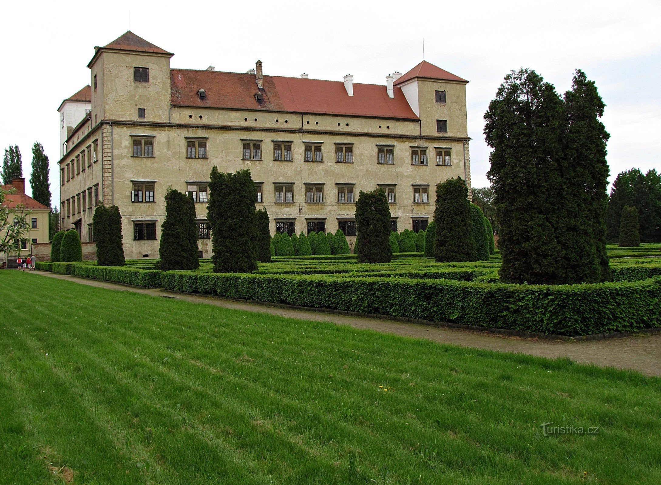 Jardín del castillo renacentista en Bučovice