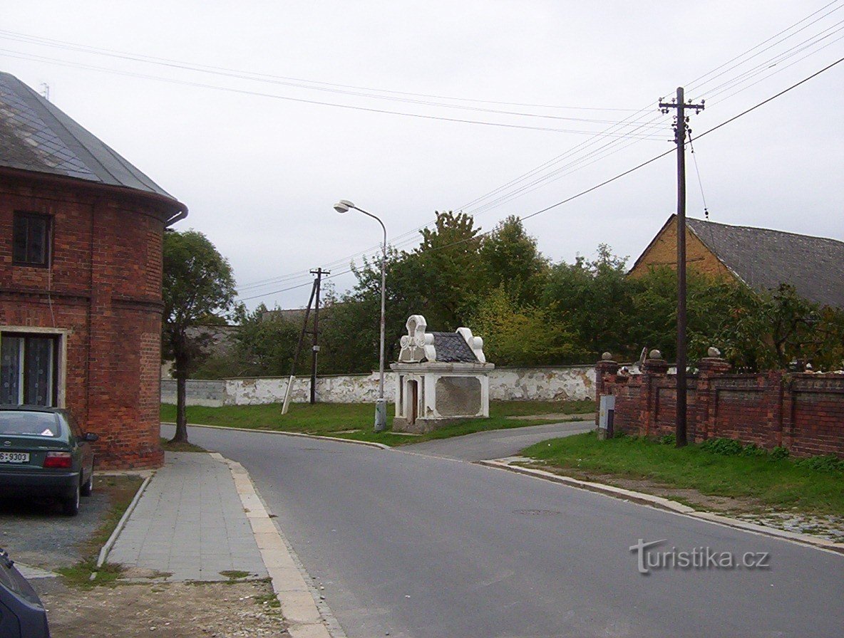 Řepčín - Calle Řepčínská - Capilla de San Isidoro del siglo XVIII - Foto: Ulrych Mir.