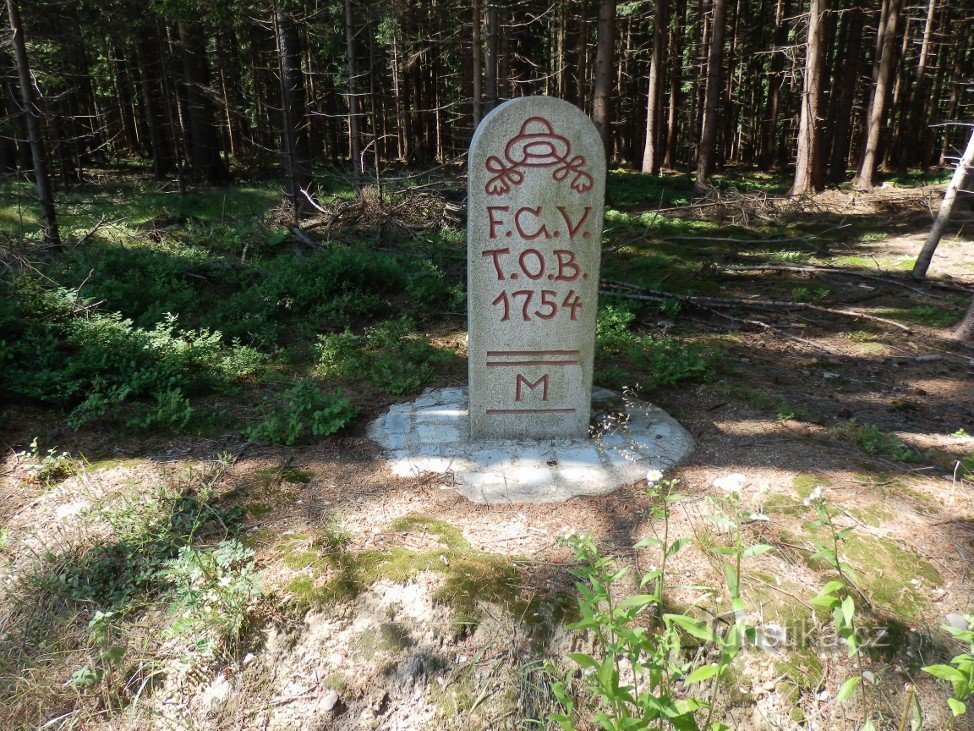 Replica of Na Strány boundary stone