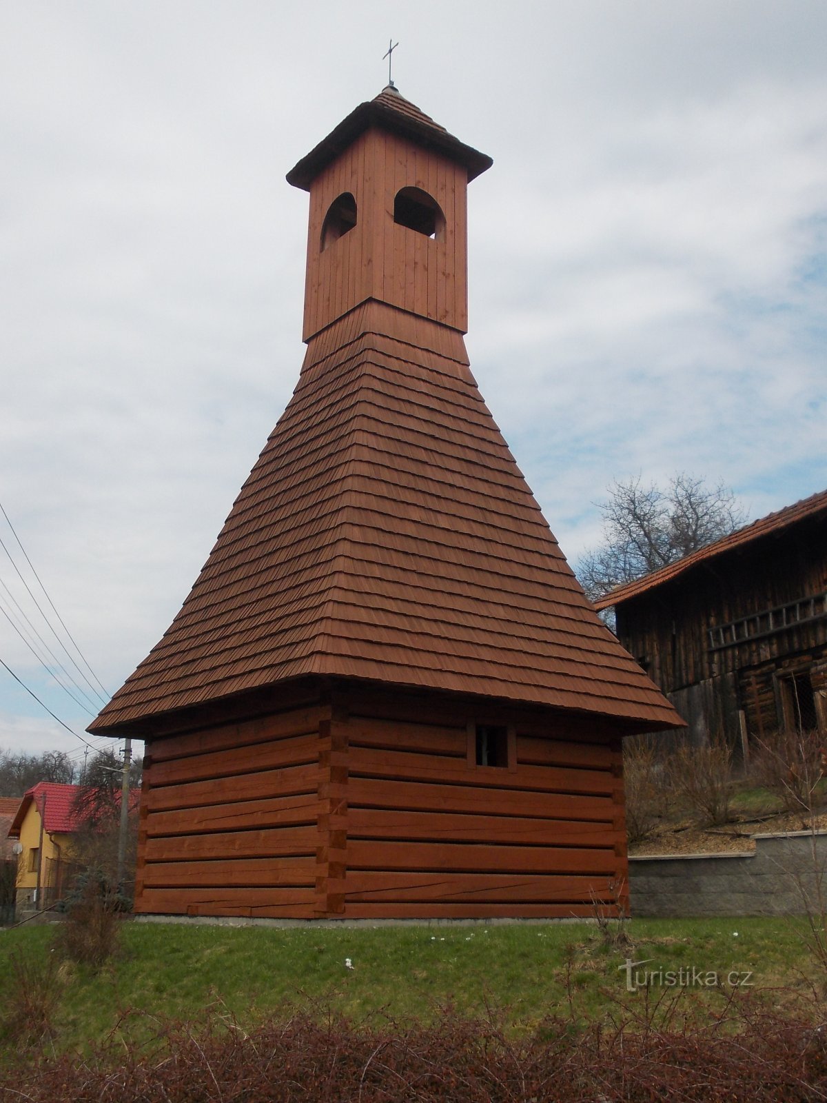 réplique du clocher en bois d'origine