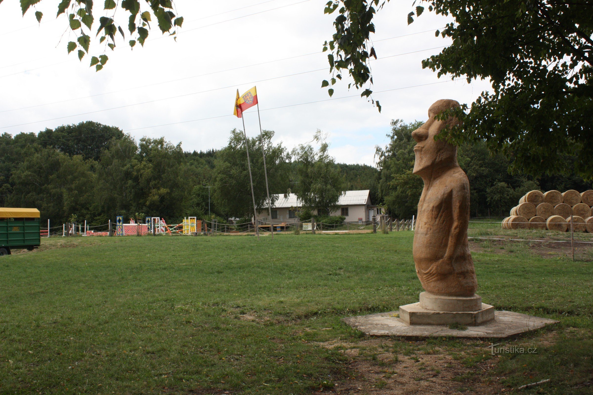 Replika av Moai-statyn i Bohdalice nära Bučovice