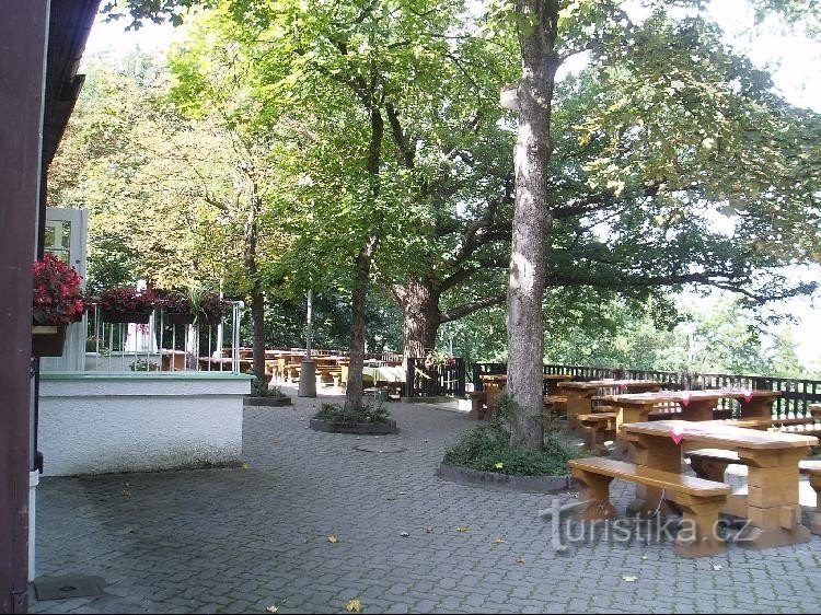 Restoran Jelení skok s terasom s pogledom