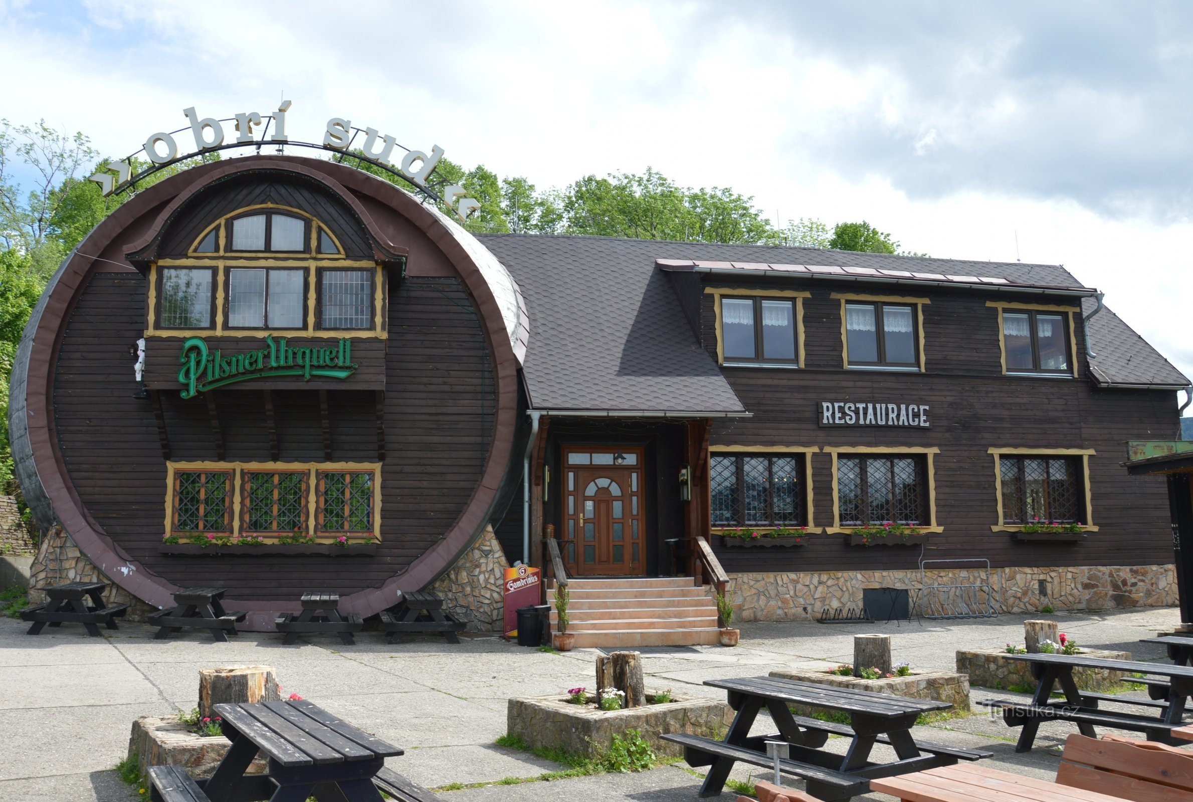 Le restaurant du tonneau géant