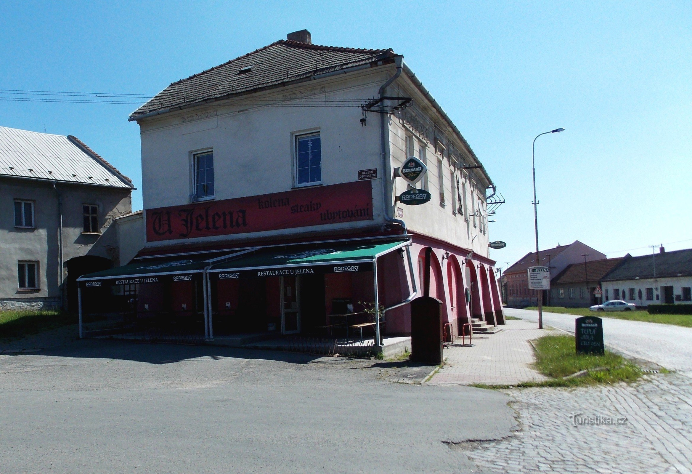 Gaststätte, Pension U Jelena. Edelsteine