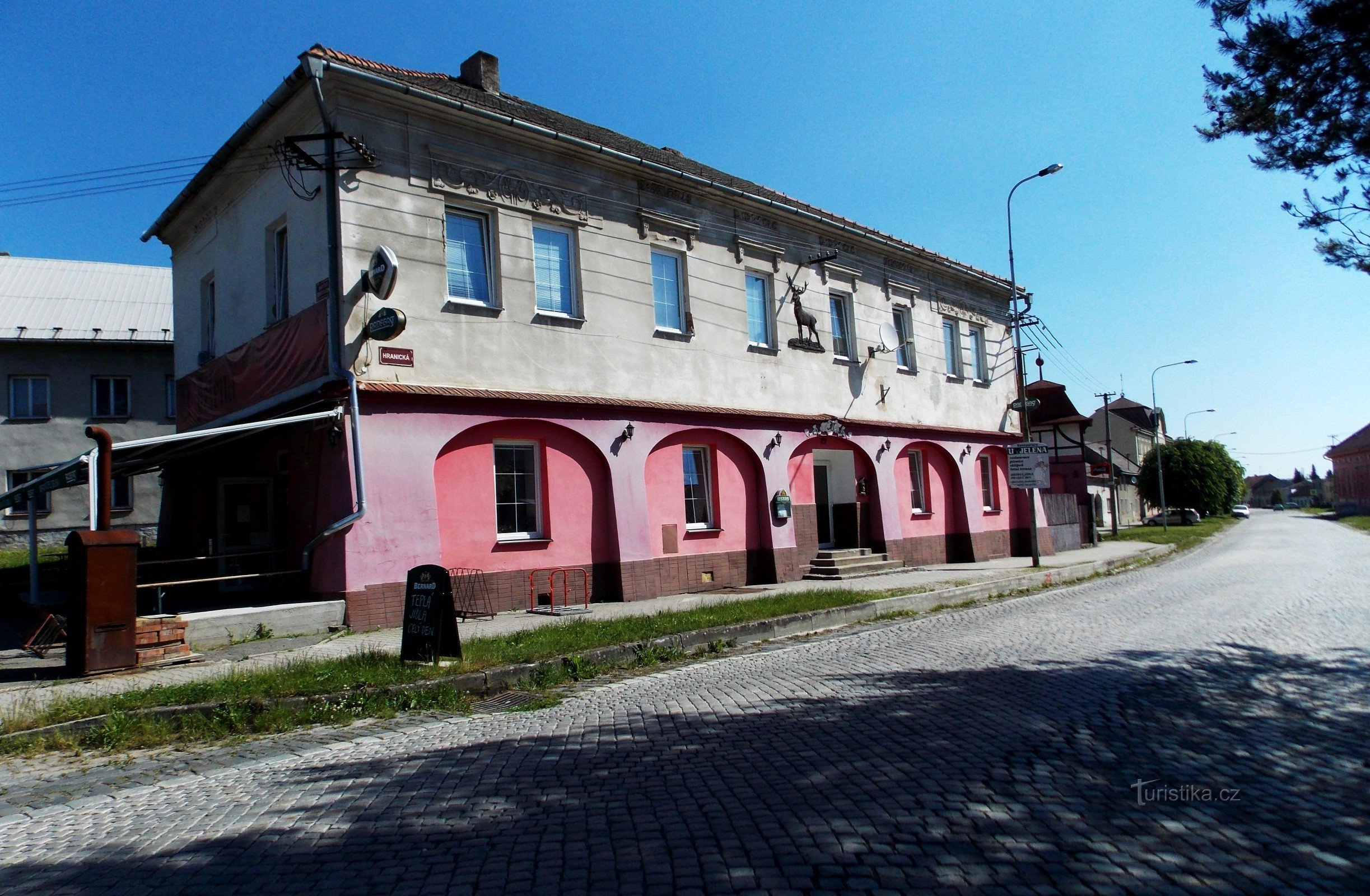 Restaurang, Pension U Jelena. Ädelsten