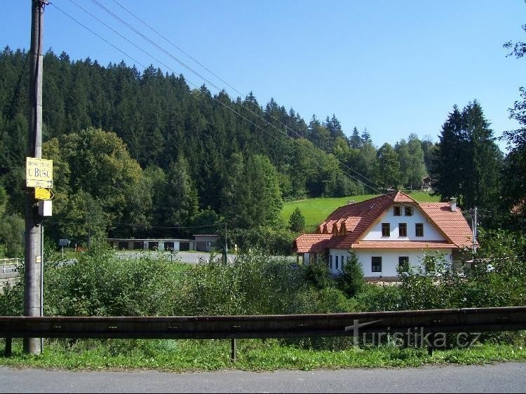 餐厅：靠近路标的U Bušů餐厅