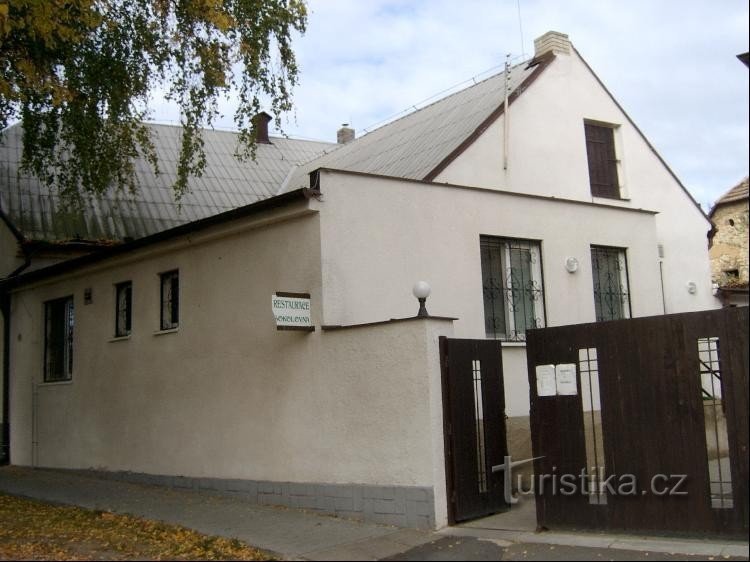 Restaurant Sokolovna: restaurant on the village square