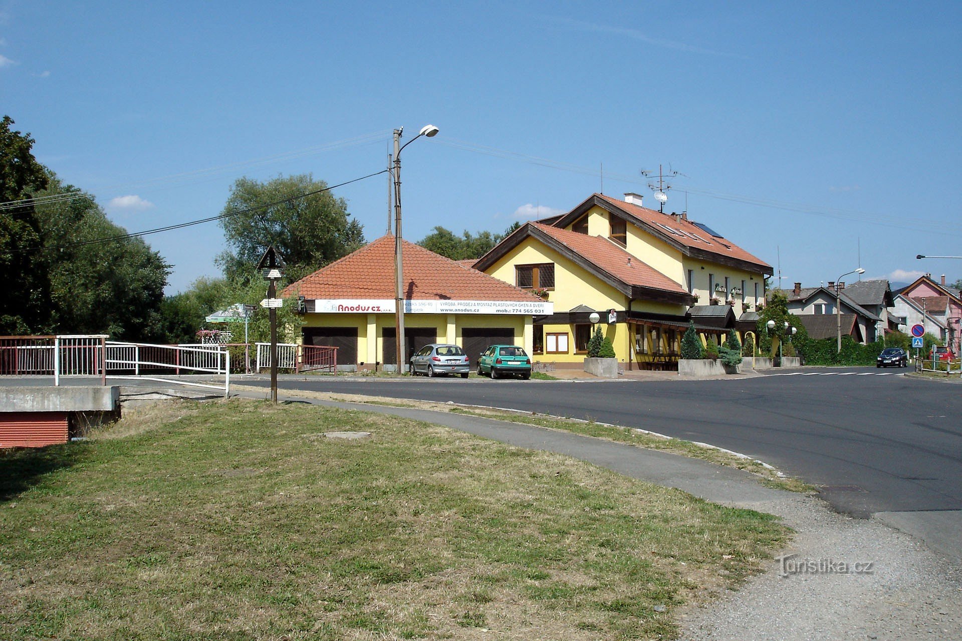 Restoran U Jirsáka u blizini pristaništa Jesenice