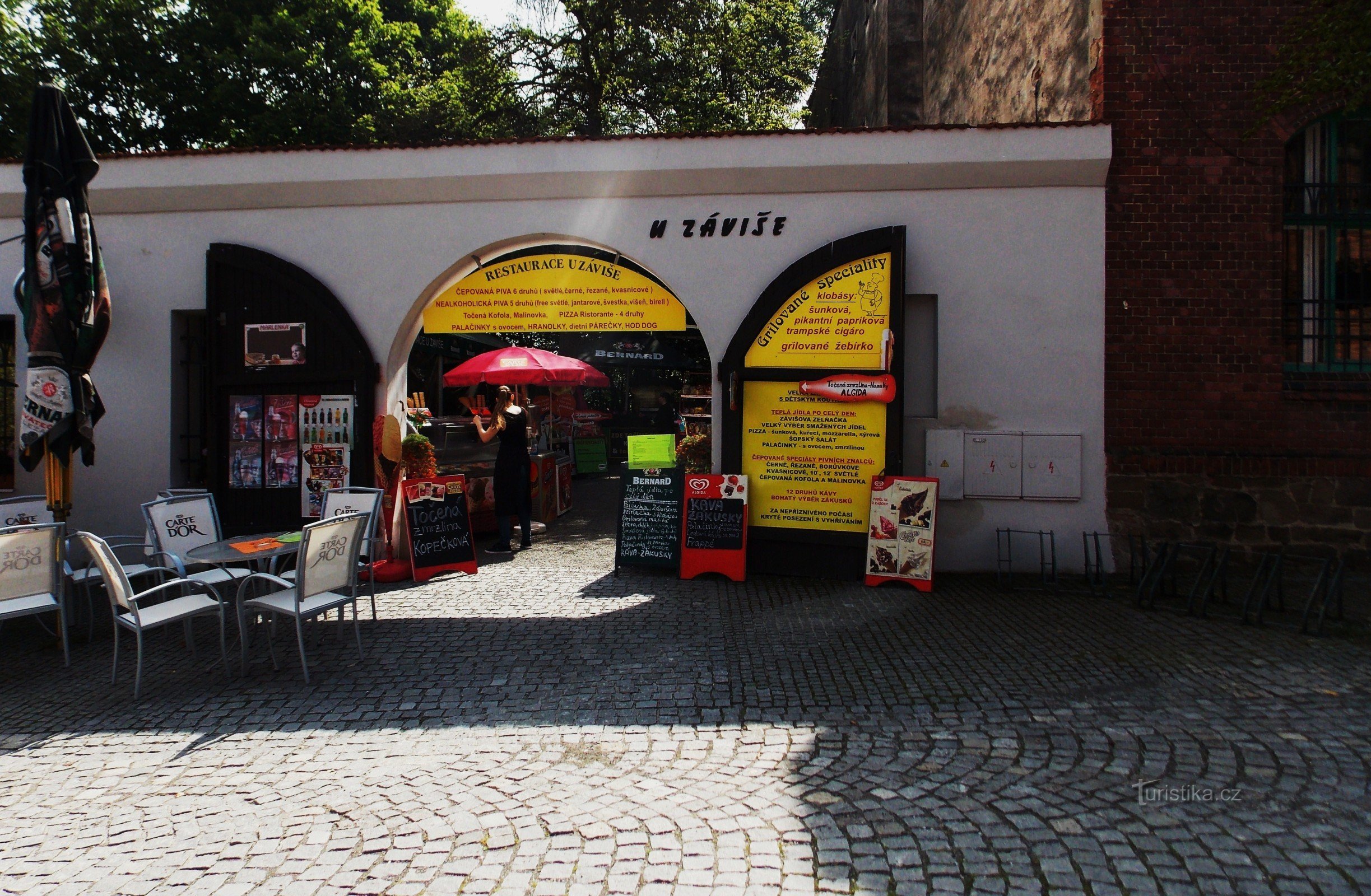 Restaurant U Záviše vor dem Schloss in Hradec nad Moravicí