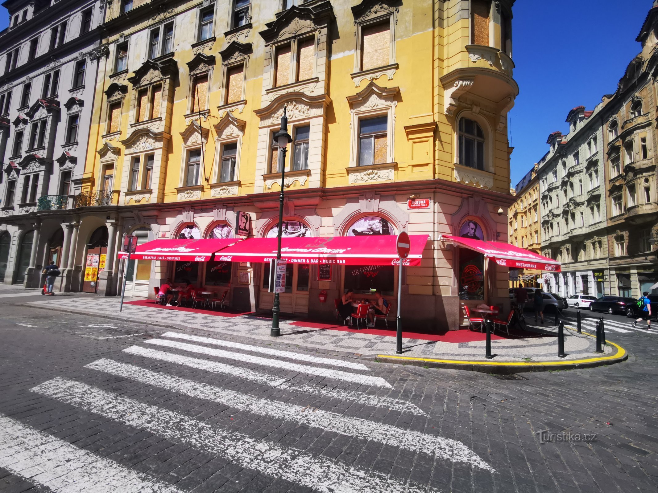 restaurante e clube na esquina da Dlouhá e V Kolkovně 1 Praga 1