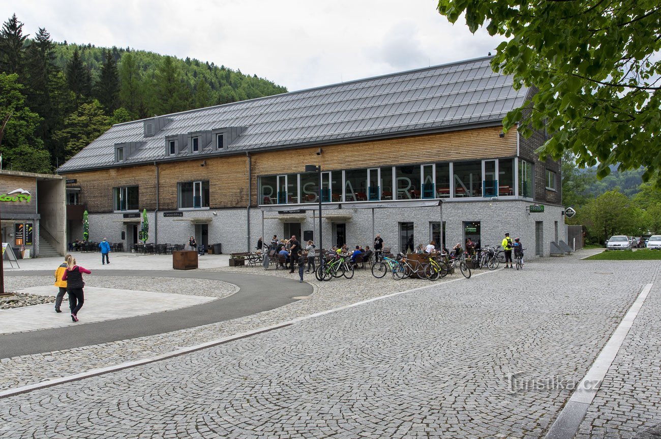 Bâtiment de restaurant avec IC