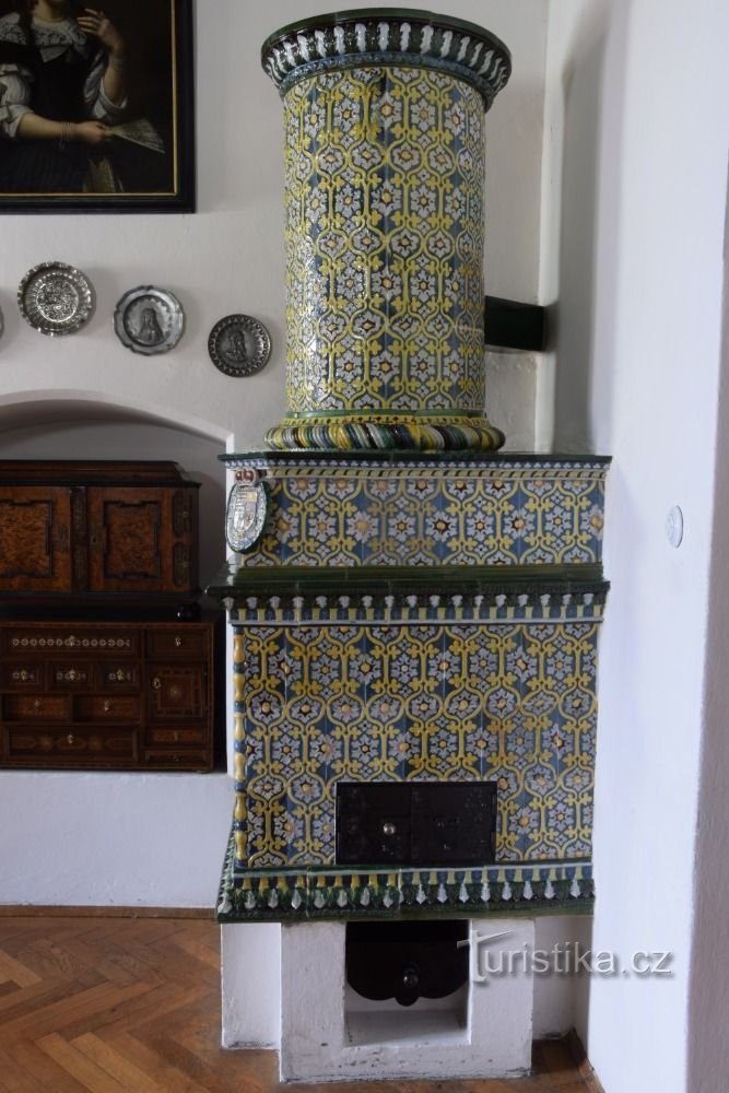 The restoration of the unique tiled stoves in Šternberk has been completed