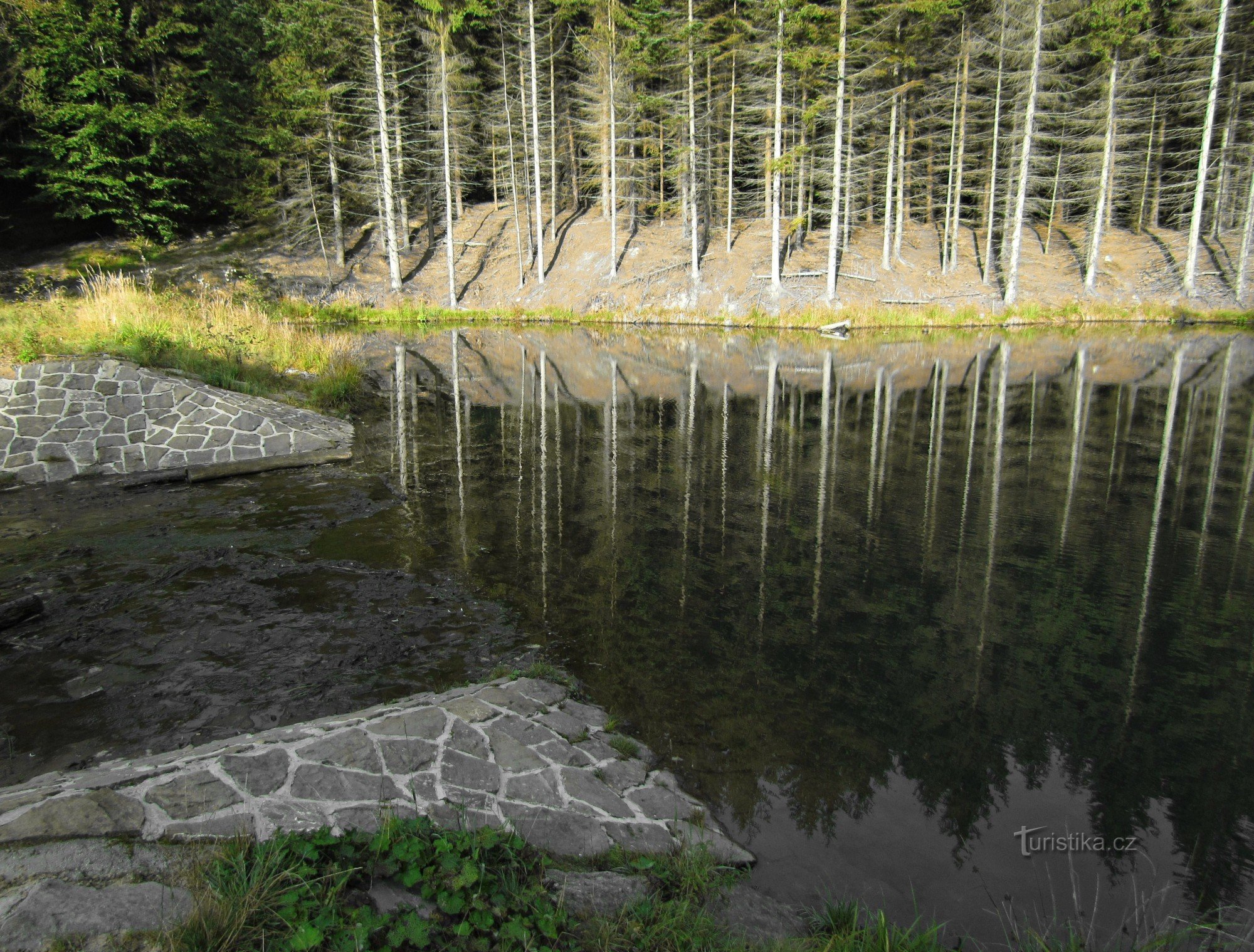 Retentionsreservoir over landsbyen Vlčková