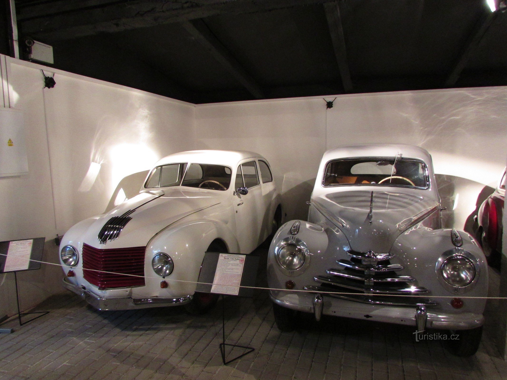 Музей ретро автомобілів Стрнадіце
