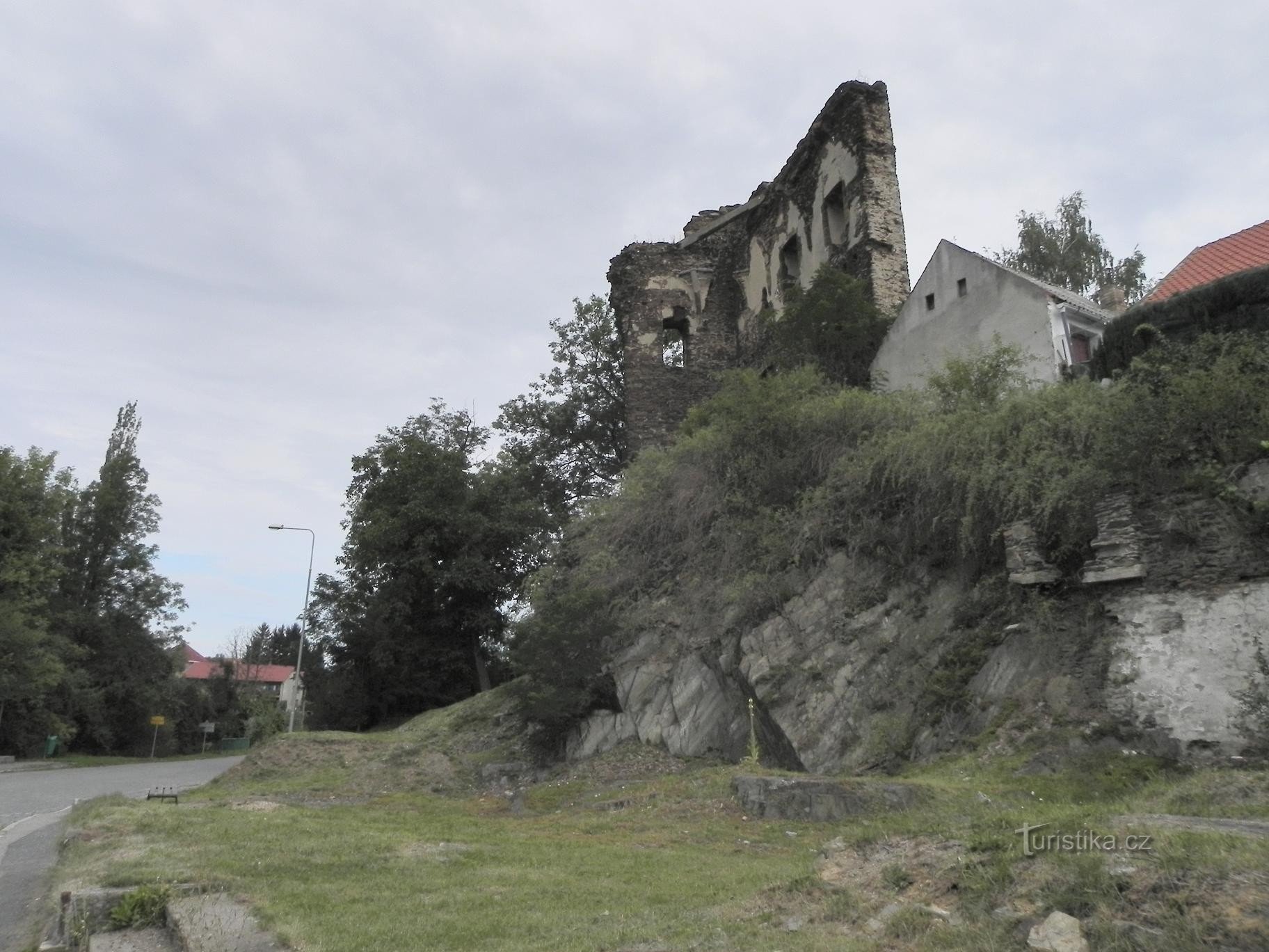 Říčany, château