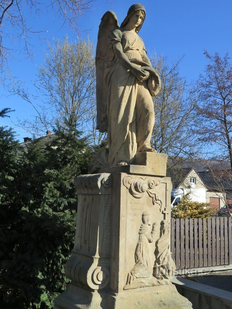 Vozač (kod Šternberka) - kip anđela