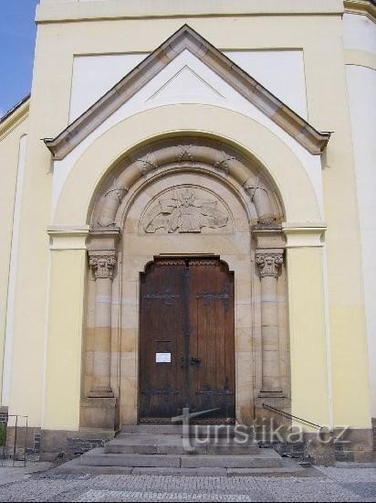 Église catholique romaine de St. Venceslas : entrée de l'église