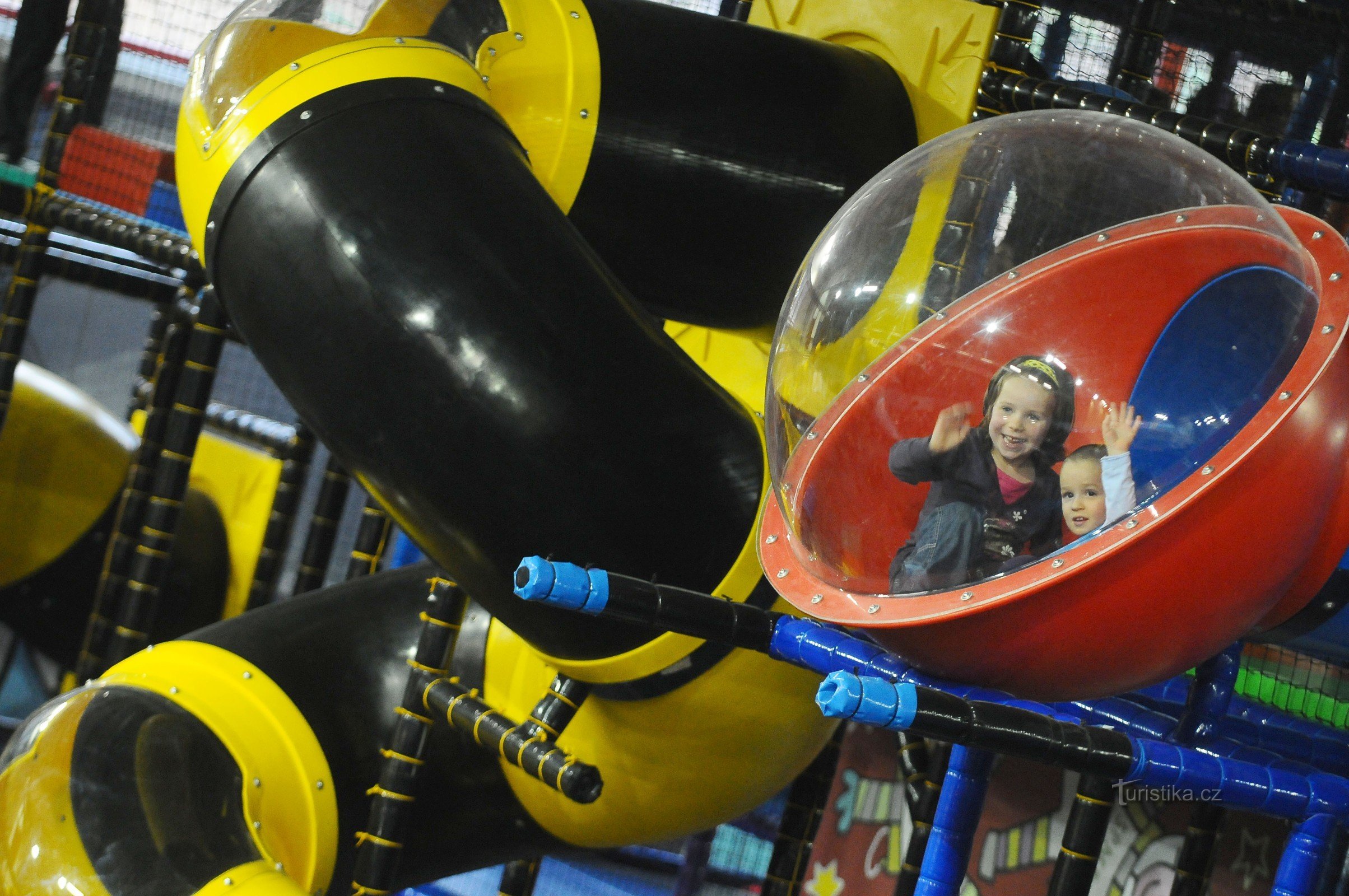 PARC D'ATTRACTIONS FAMILIAL GALAXIE ZLÍN Divertissement pour les enfants, détente pour les parents !