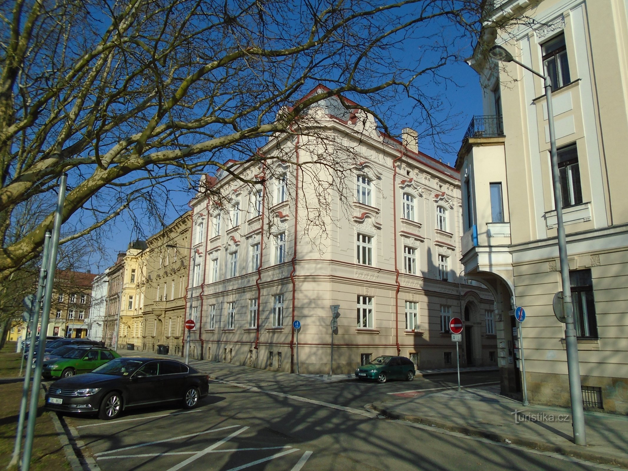 Esquina de las calles Eliščina nábřeží y Chmelovy (Hradec Králové, 1.4.2018 de abril de XNUMX)