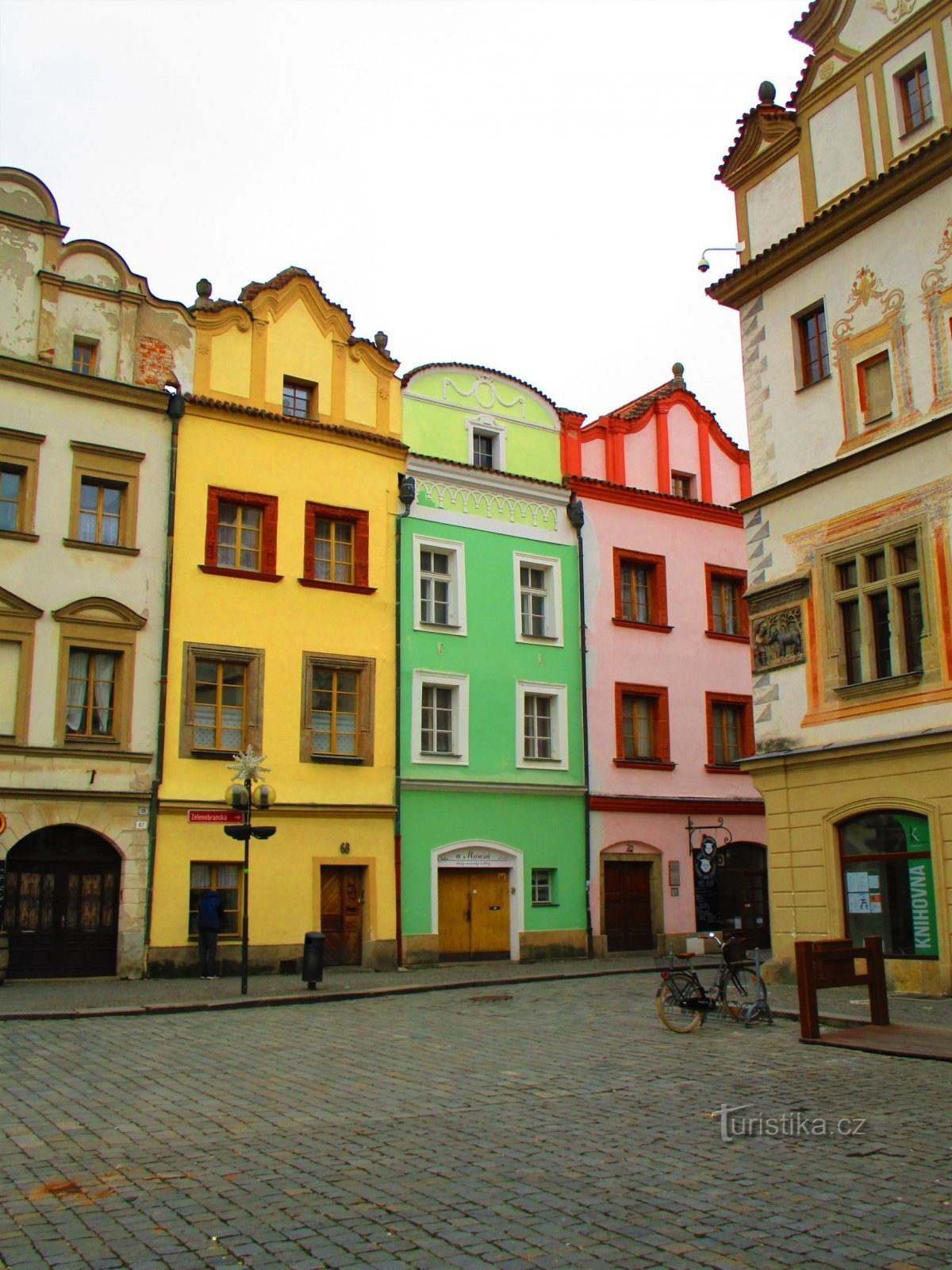 Pernštýnské náměstín ja Zelenobranská-kadun kulma (Pardubice, 12.1.2022)