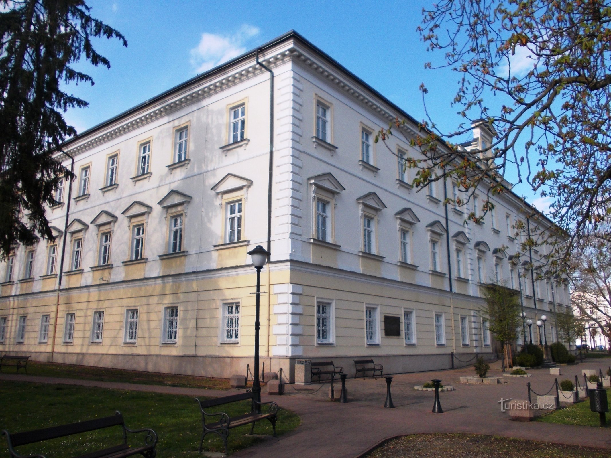 corner of the four-wing VOLAREZA building