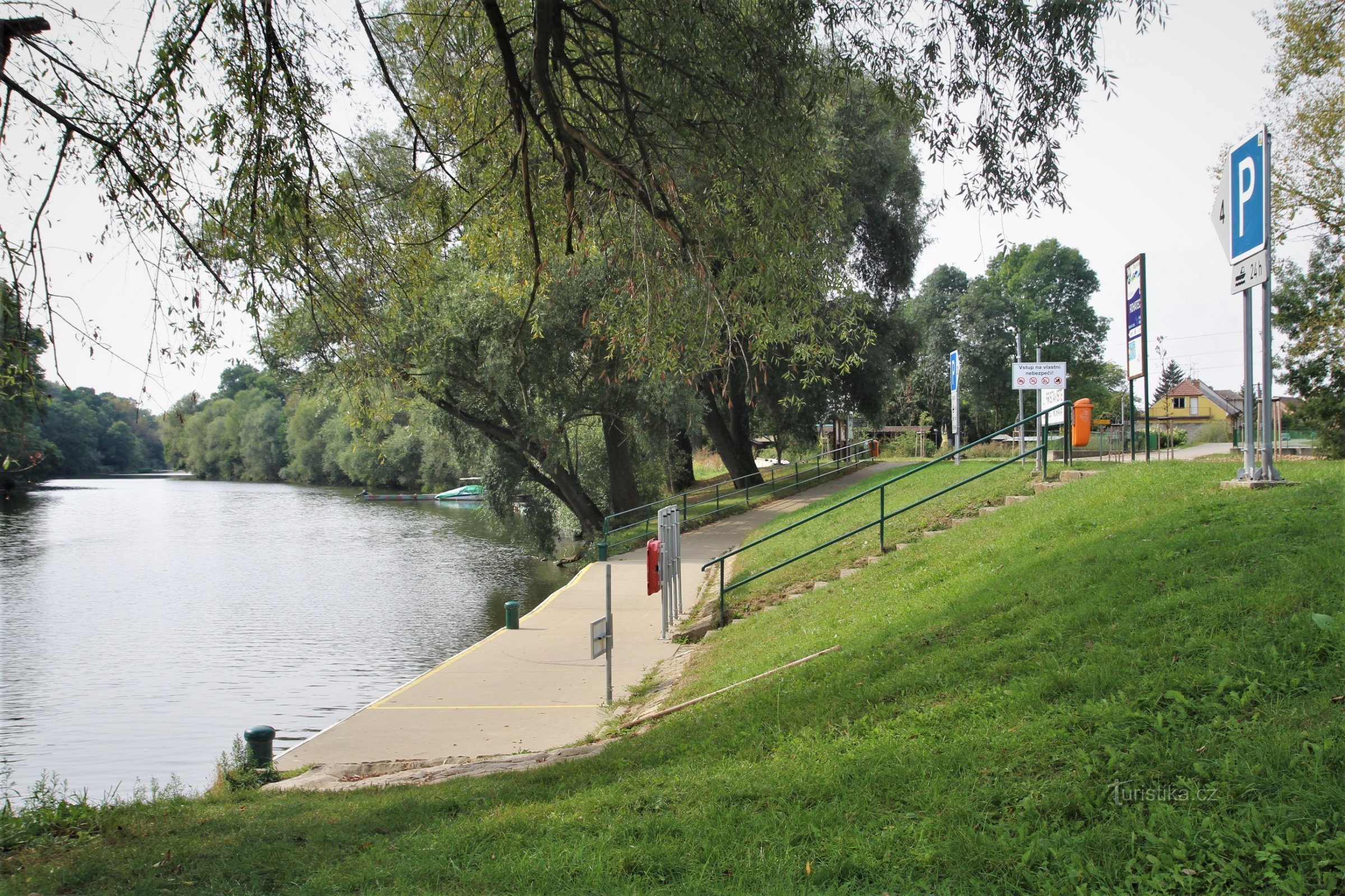 Rohatec - port na rzece Morawie