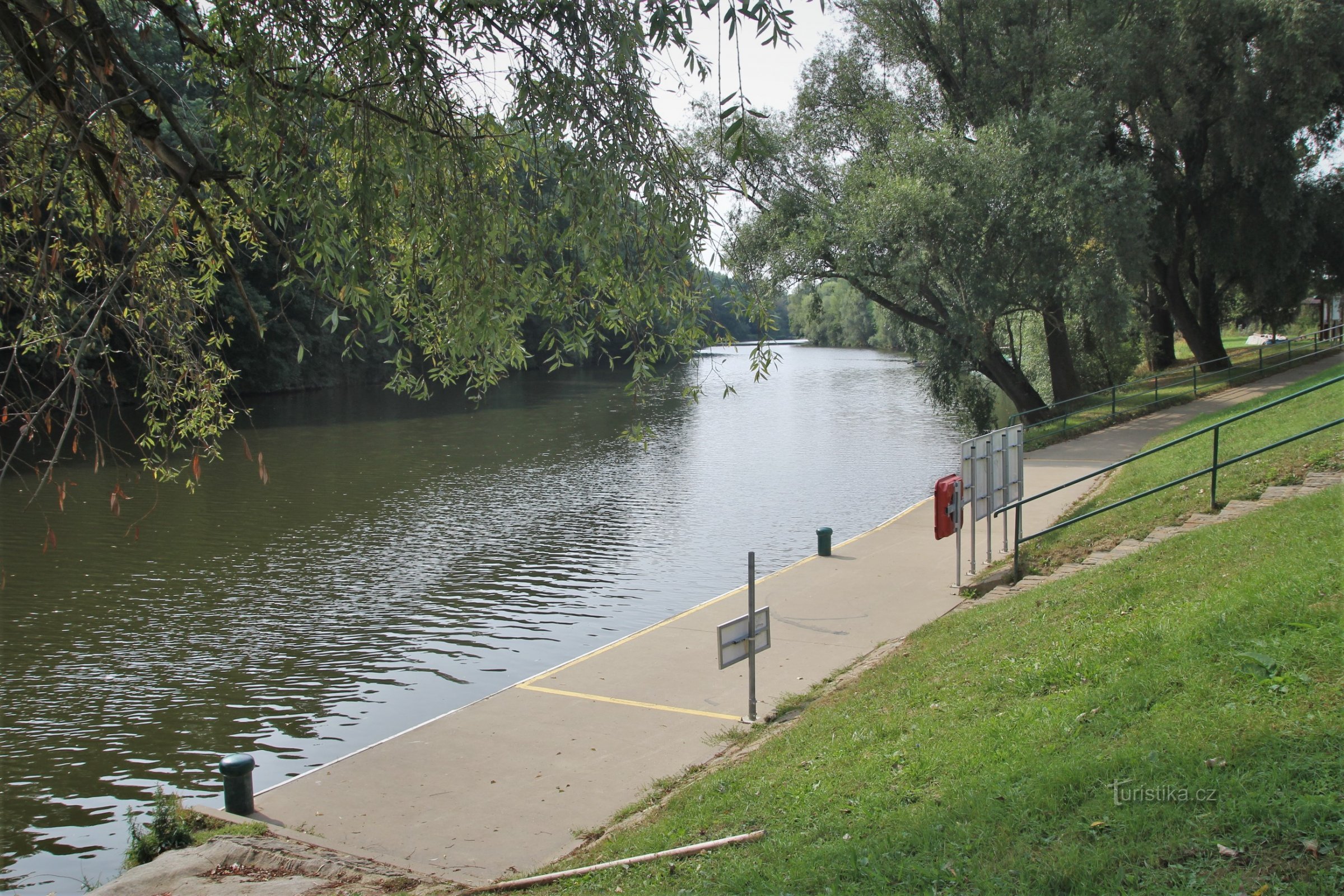 Rohatec - puerto en el río Morava