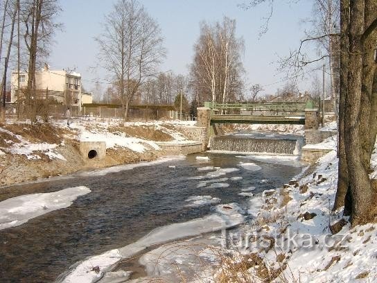 Rolava 2: Rolava ontspringt 2,7 km ten noorden van Rolava bij Kraslice op een hoogte van 56