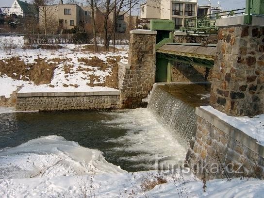 Ролава в Карловых Варах 3: Ролава берет начало в 2,7 км к северу от Ролавы у Краслиц в