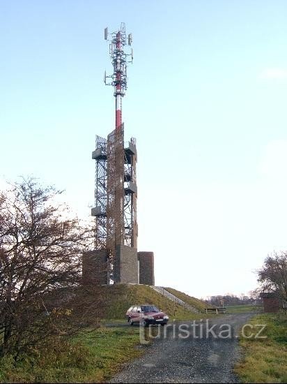 Romanka: Udsigtstårnet ligger nordvest for landsbyen Hrubý Jeseník i distriktet Nymburk.