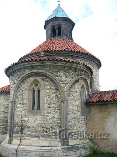 Rotonda romanică: Biserica Nașterea Maicii Domnului