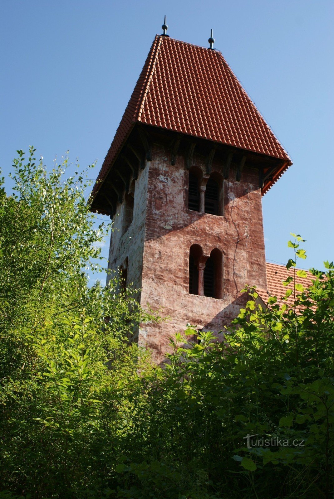 Tháp kiểu Romanesque