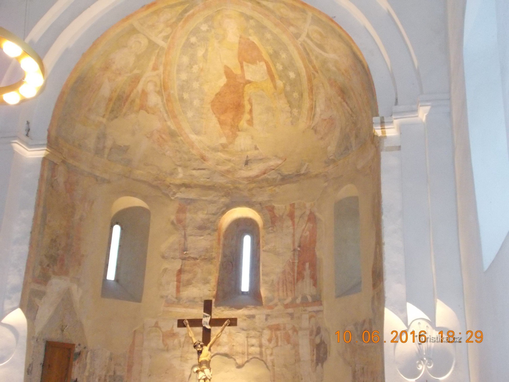 Những bức bích họa theo phong cách Romanesque trong apse