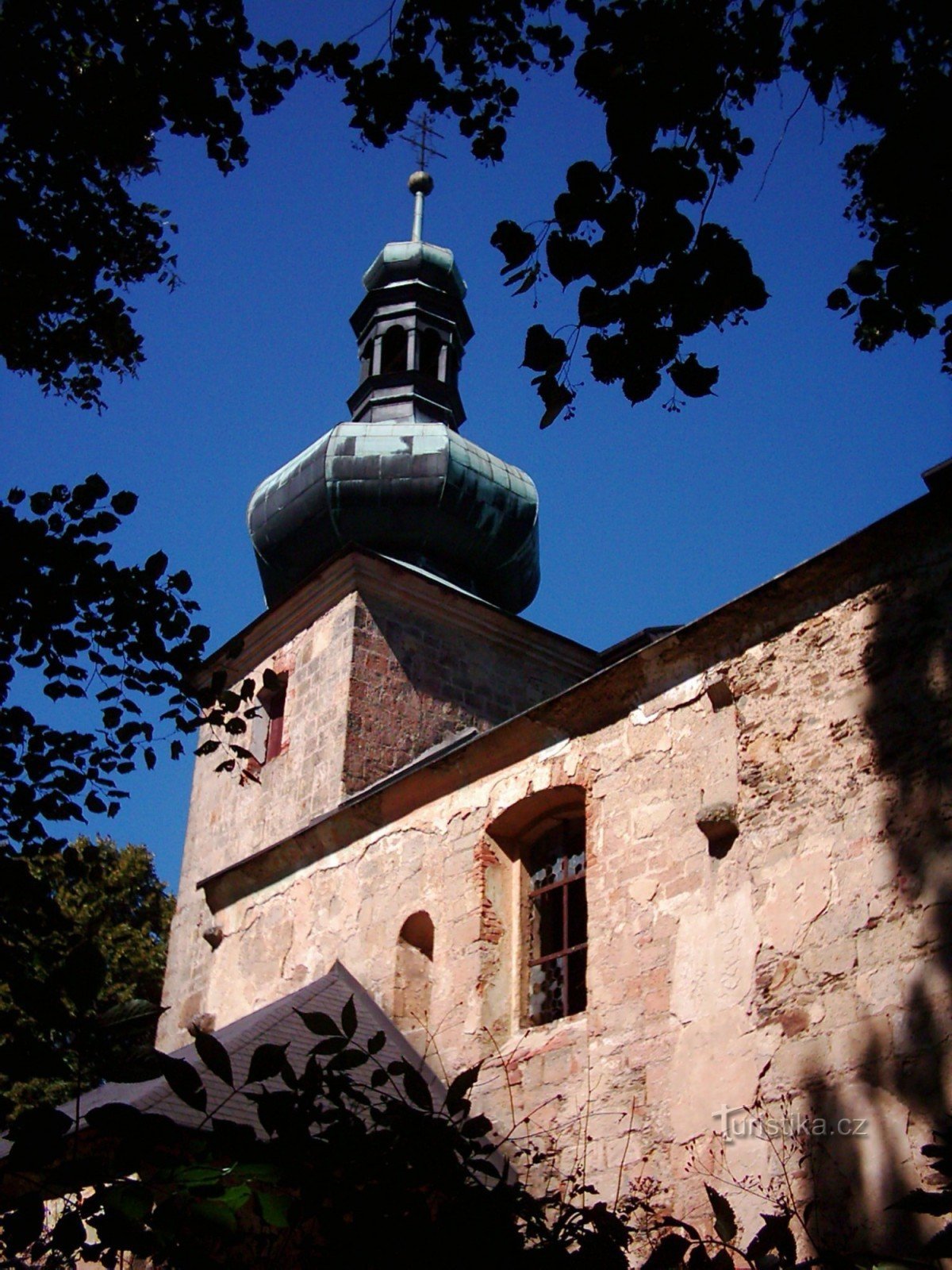 Den romanska kyrkan St. Ondřej i Krašov