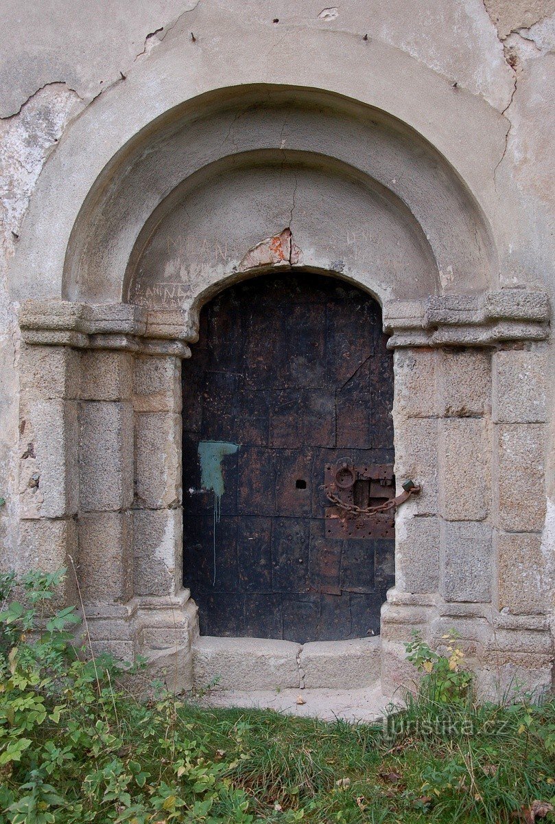 Portal romanic pe latura de vest