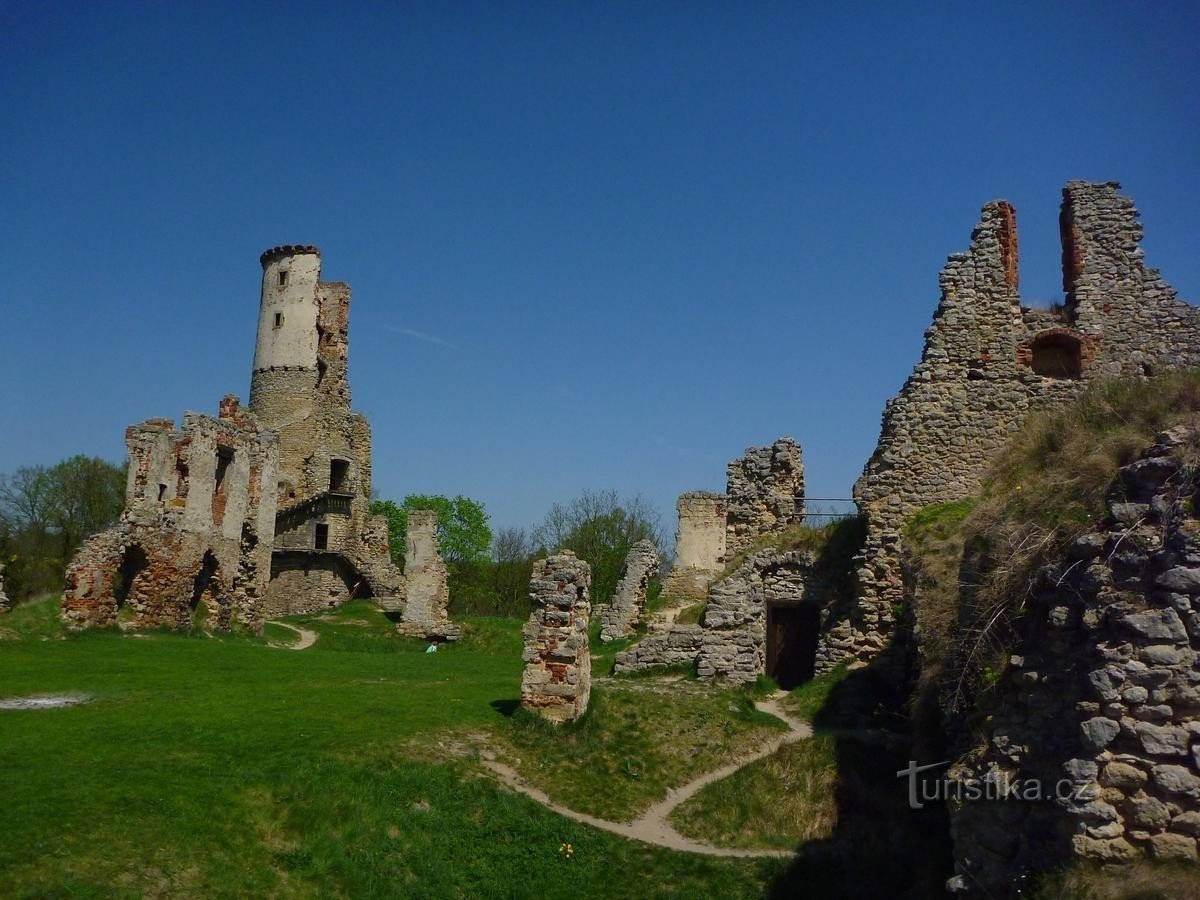 Die romantischen Ruinen von Zviřetice