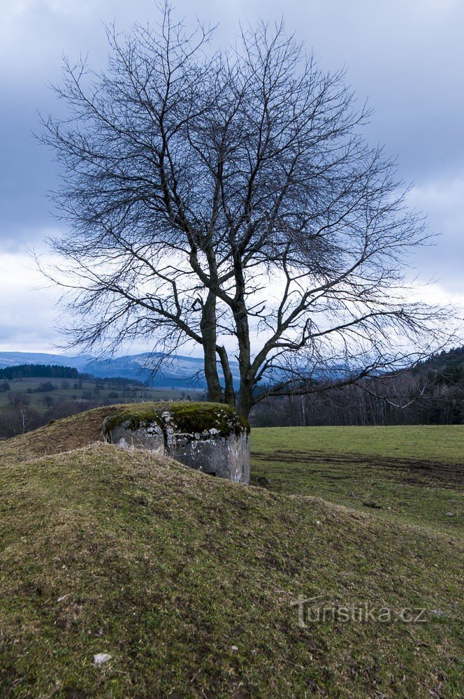 从 Stříbrnice 路边的 Rópík