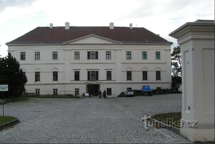 Rosice castle - entrance facade