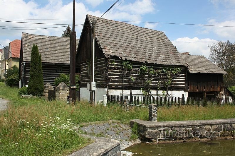 bâtiment en bois no. sept