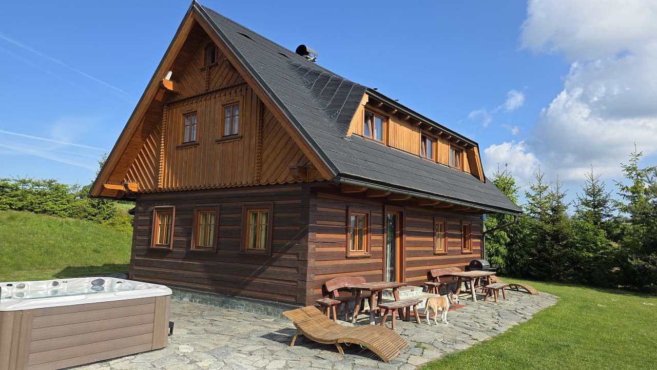 Roubenka čp 145: Venkovní vířivka pro 6 osob, druhá vnitřní vířivka, parní sauna