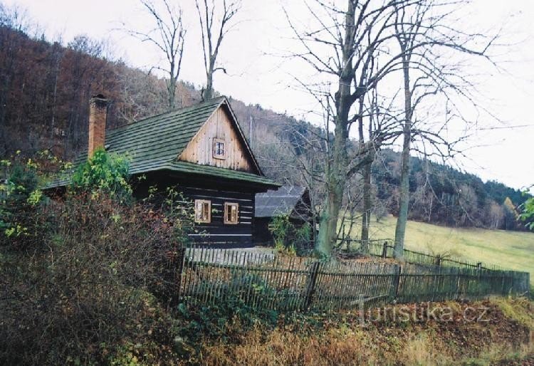 Chata z bali w Hořensk