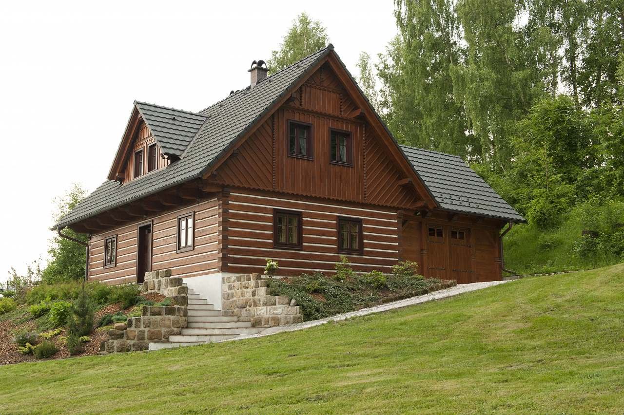 Casa di tronchi su Rovince Pelešany