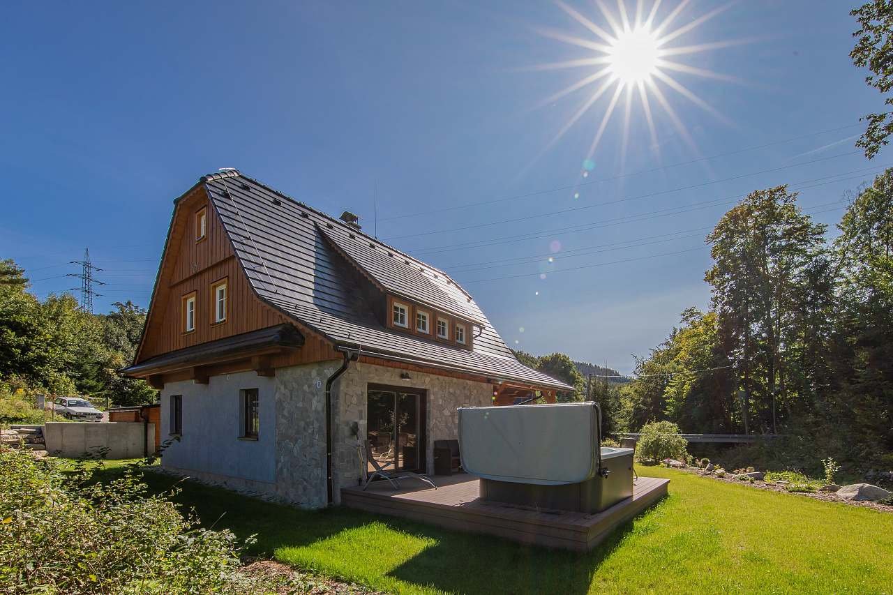 Blick auf die Blockhütte